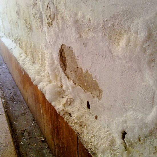 Cómo impermeabilizar una pared interior con humedad?